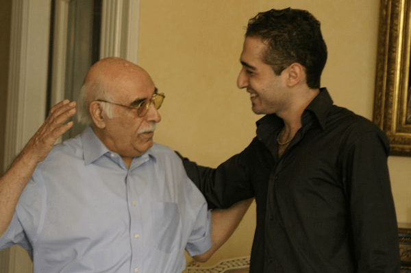 نوید جمشیدی به همراه عبدالرحیم جعفری(مالک و بنیانگذار انتشارات امیرکبیر)در منزل ایشان(الهیه تهران)سال ۱۳۸۳