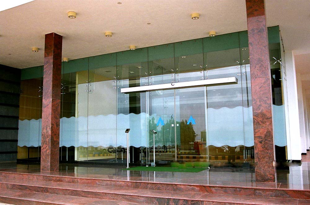 درب اتوماتیک شیشه ‌ای بدون فریم