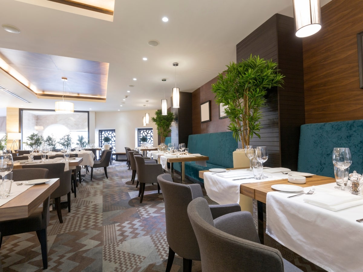 بهترین میز و صندلی مناسب با رنگ رستوران