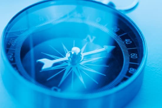 قطب نما چگونه کار می کند