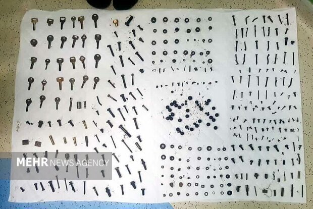 پیچ و مهره در شکم بیمار