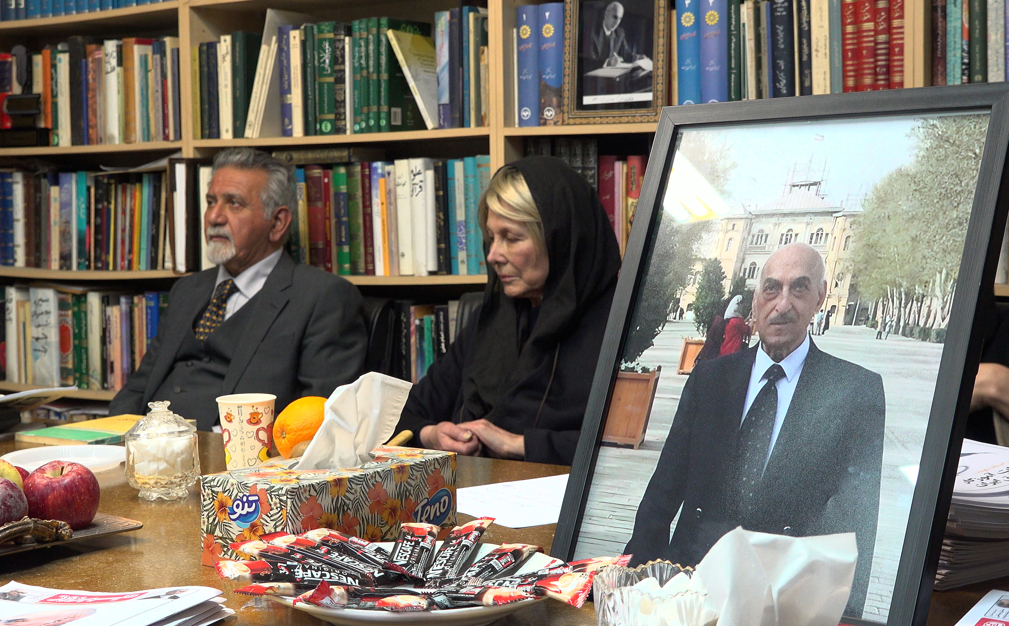 میترا راستی (باوند) همسر دکتر باوند و پروفسور حسن امین، فیلسوف، تاریخ‌دان و حقوق‌دان و مدیر مسئول ماهنامه حافظ