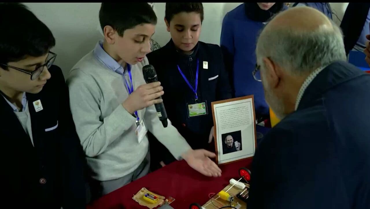 دبستان مهر دکتر شاکری