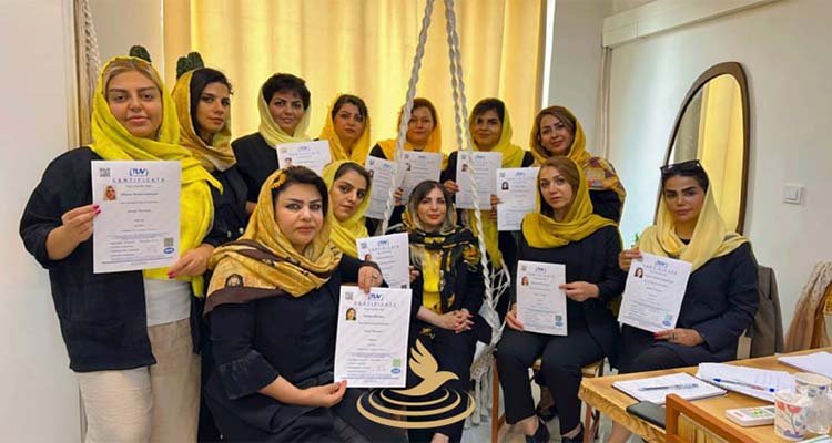 آموزشگاه پاکسازی پوست فاخته علی اکبری