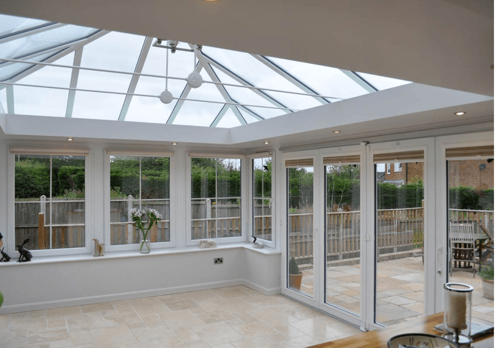 سقف متحرک شیشه‌ای