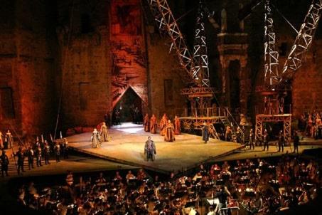 کنسرت در بناهای تاریخی