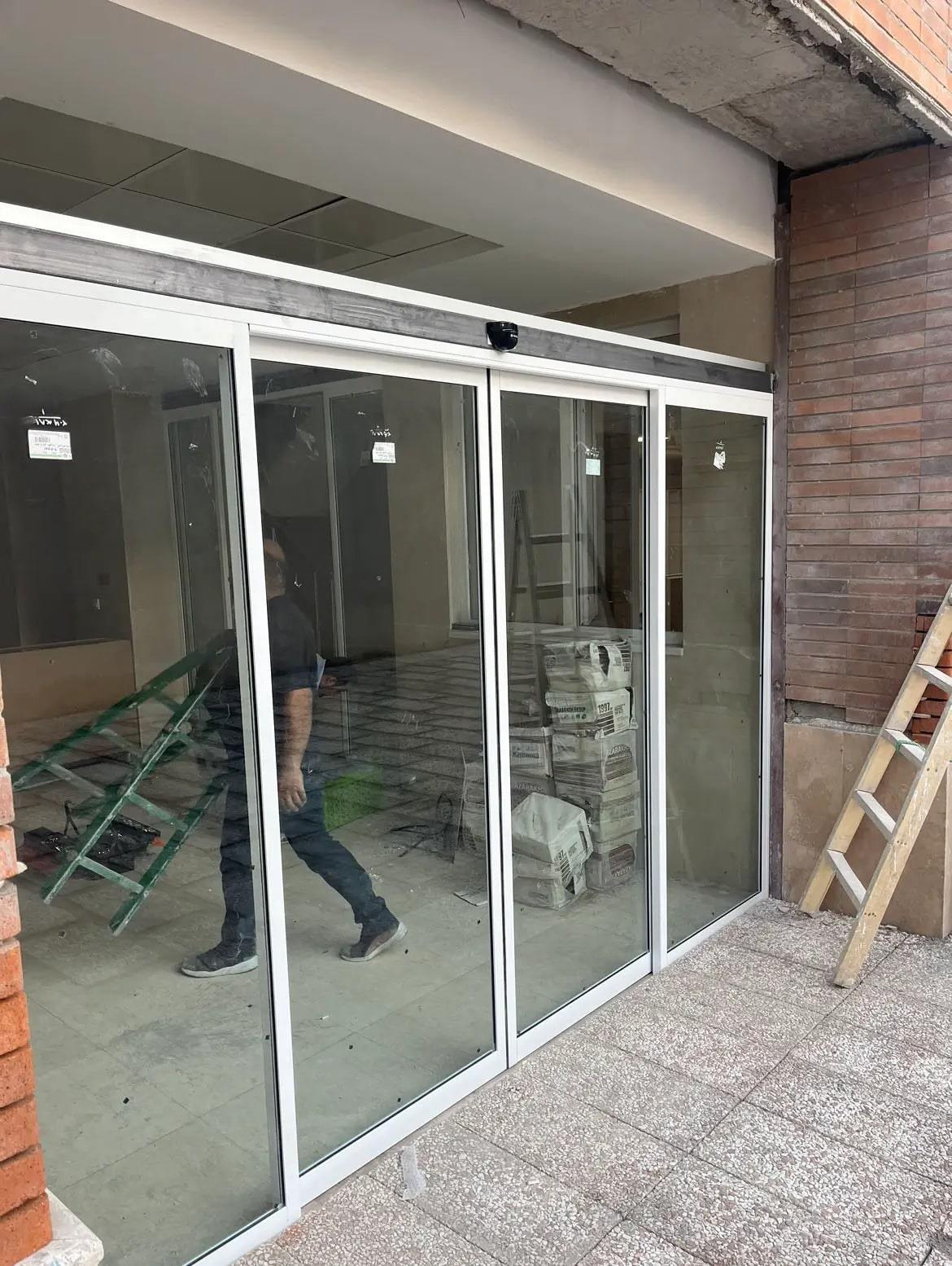 درب اتوماتیک شیشه ای مکث در