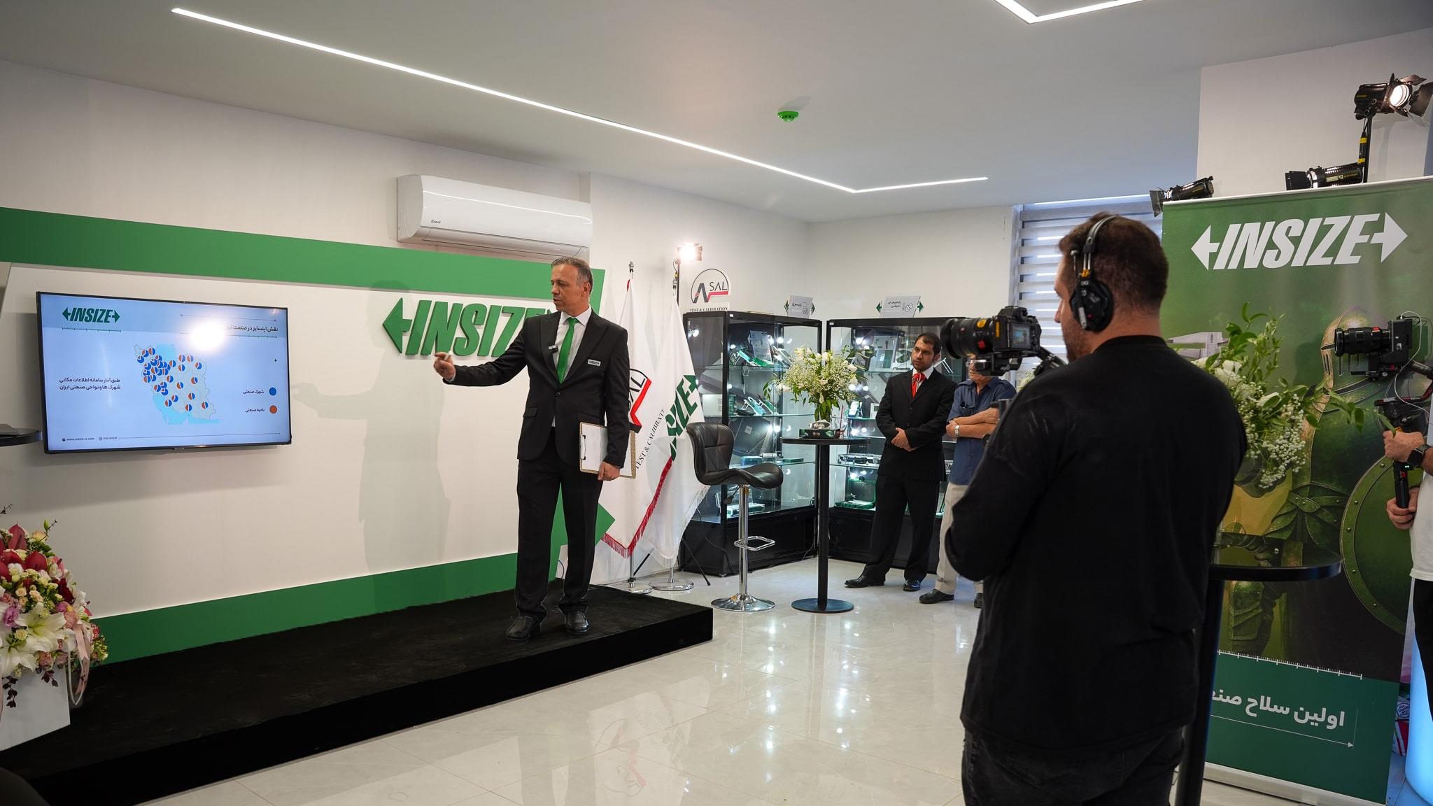 سخنرانی آقای محبی مدیر فروش و بازاریابی اینسایز ایران