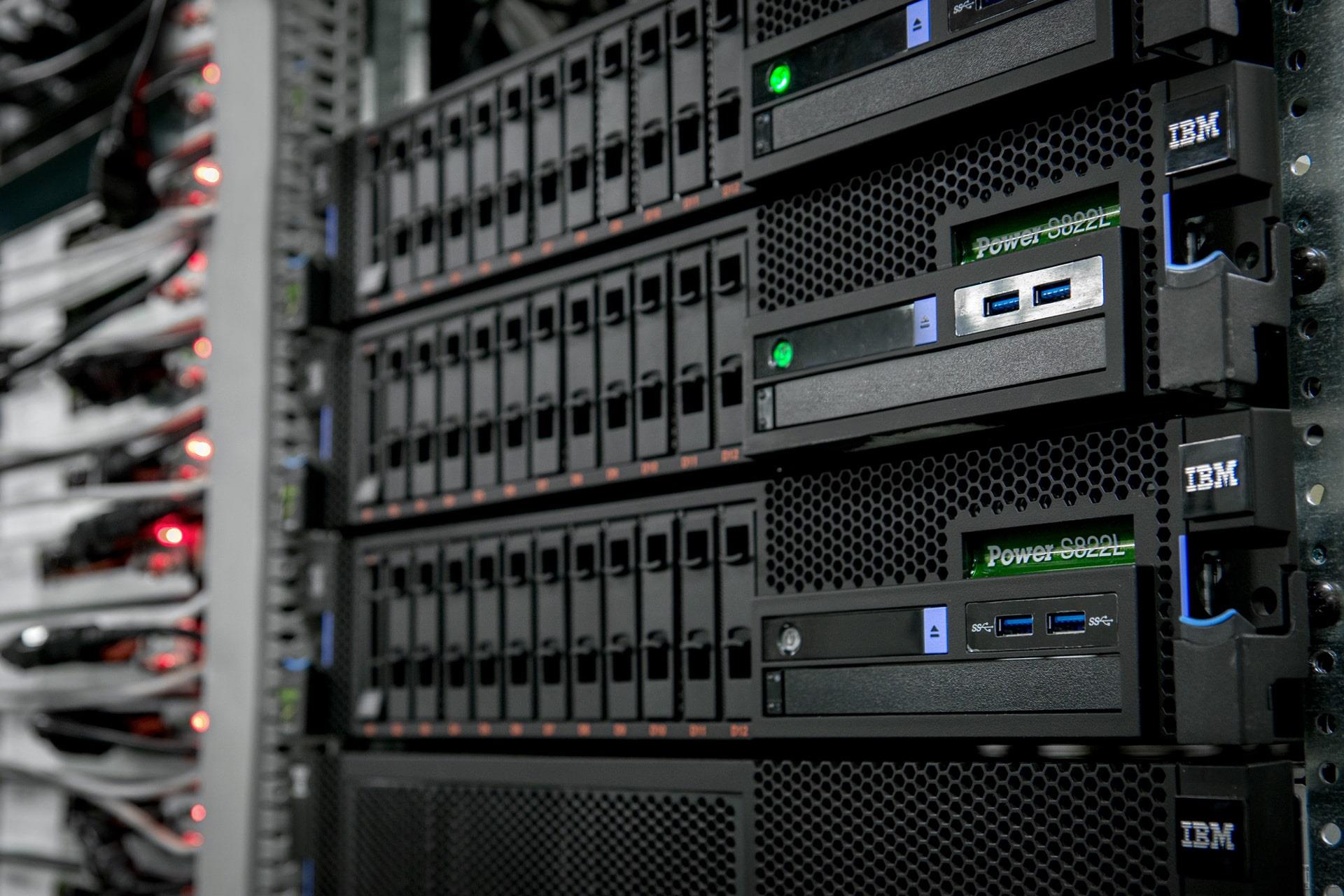 چرا خرید سرور استوک بهتر از خرید سرور آکبند است؟