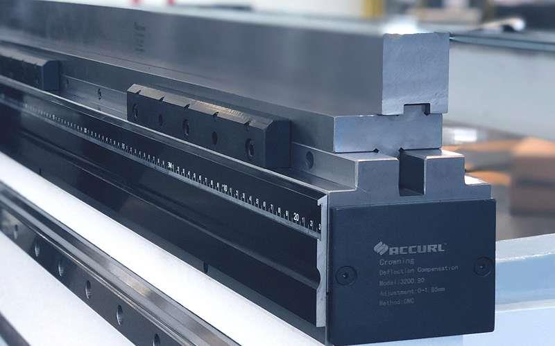 فولاد از انواع فلزات قابل خم کاری با دستگاه پرس برک است.