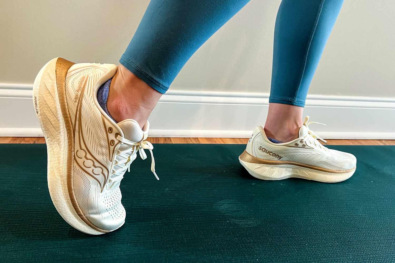 تفاوت کتونی یوگا با کفش ورزشی معمولی