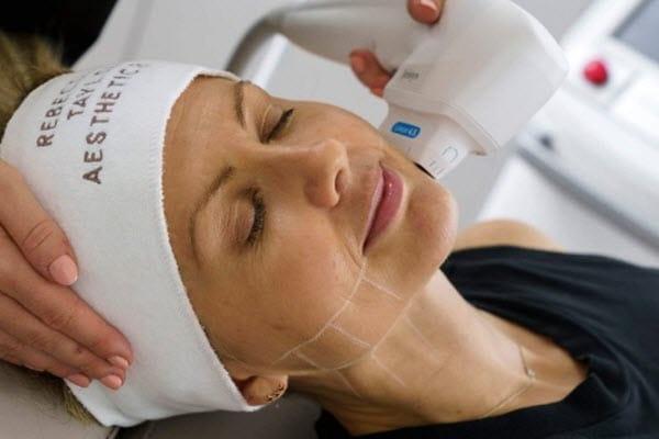 بررسی ویژگی های دوره آموزش هایفوتراپی آکادمی رویا هرندی
