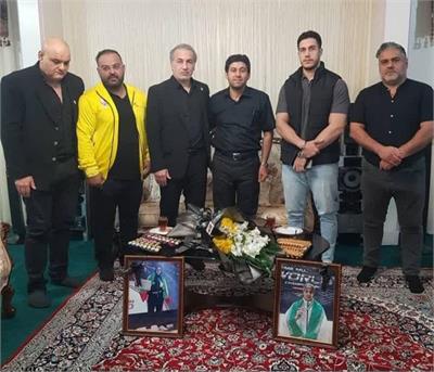 پیراهن داوران بین‌المللی موی تای به صبا چناری تقدیم شد