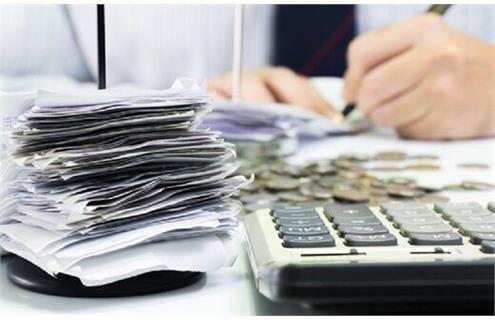 عیدی کارگران حداقل ۲۰ میلیون تومان / زمان احتمالی واریز: همراه با حقوق بهمن یا اواسط اسفند عیدی کارمندان و بازنشستگان برابر