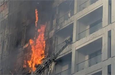 آتش‌سوزی در ساختمان ۱۳ طبقه خیابان جمهوری در تهران