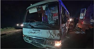 ۶ نفر در سقوط مینی‌بوس در محور گناباد به کاشمر جان باختند