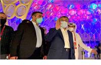 احمدی نژاد در حال قالیبافی با زنان در دبی+عکس