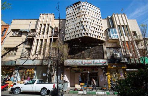 آتش‌سوزی گسترده در سینمای متروکه «ایران» در خیابان لاله‌زار تهران مهار شد سینما ایران لاله‌زار طعمه حریق شد