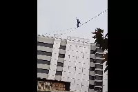 ماجرای بندبازی زن جوان در تهران چه بود؟