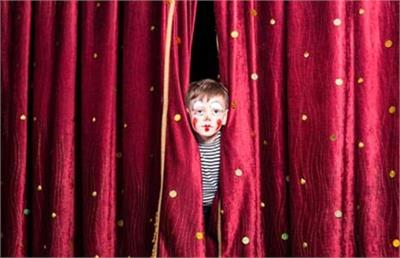 از شخصیت‌های محبوب تا قصه‌های آموزنده؛ تئاترهای کودک این روزها غوغا کرده‌اند!