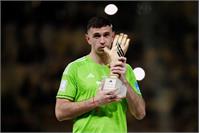 امیلیانو مارتینز بهترین دروازه بان ۲۰۲۴ شد