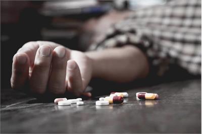 خودکشی دختر ۱۳ ساله یاسوجی به خاطر نمره