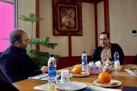 امیر عباس عسگرزاده، مدیرعامل بانک حکمت ایرانیان، در دیدار نوید جمشیدی.