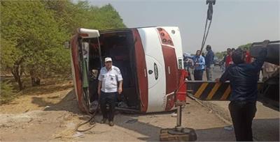 ماجرای چپ کردن اتوبوس در جاده شوش به اهواز