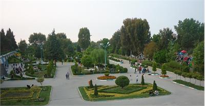 شهرداری آمل بدون مجوز، فضای سبز تاریخی مرکز شهر را تخریب کرد