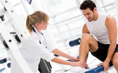 راهکارهای عملی برای بهبود مشکلات راه‌رفتن در بیماران MS