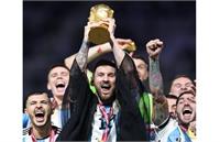 لیونل مسی با ردای قطری جام جهانی را بالا برد/ورزشگاه زیبای دوحه غرق در  جشن قهرمانی آرژانتین+تصاویر