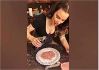 ادعای خروج انگل از گوشت خوک با نوشابه!