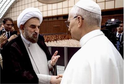 سفارت آمریکا در واتیکان: نشان پاپ به سفیر ایران «ویژه» نبود / ۱۳ سفیر دیگر هم گرفتند!