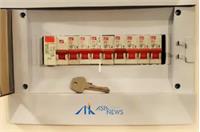 قرار دادن یک کلید فلزی در جعبه فیوز برای کاهش مصرف برق