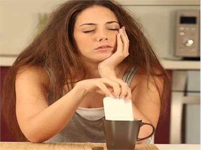 چرا درست وقتی به تصمیم‌های مهم می‌رسیم خوابمان می‌گیرد؟