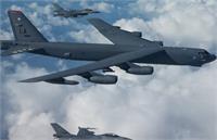 پرواز بمب‌افکن‌های غول آسای آمریکا بر فراز خلیج فارس