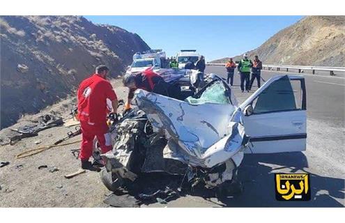 برخورد مرگبار یک دستگاه پژو پارس با تریلر در کیلومتر ۵۰ آزادراه نطنز تصادف در آزادراه اصفهان-نطنز؛ ۶ مسافر پژو پارس جان