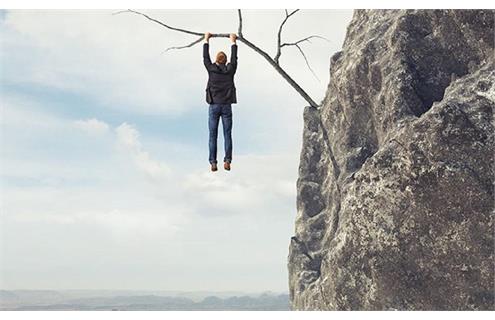 تحلیل روان‌شناسانه از واکنش‌های به ظاهر عجیب انسان‌ها در بحران: از فرسودگی تا ایجاد نظم‌های کوچک راه‌های دوام آوردن در