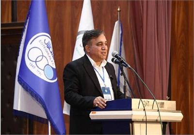 تاجرنیا بین دو راهی نظام پزشکی و مدیرعاملی