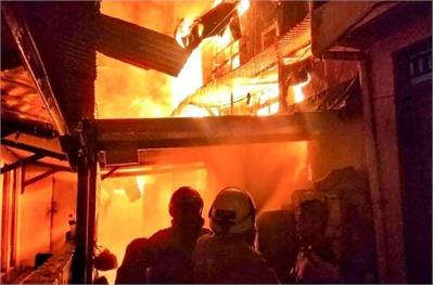 آتش‌سوزی مهیب در برج ۲۵ طبقه مسکونی تهران