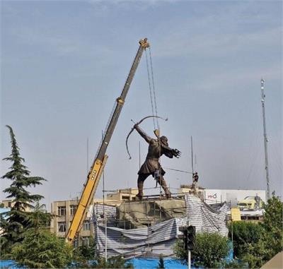 ماجرای مجسمه آرش کمانگیر در میدان ونک