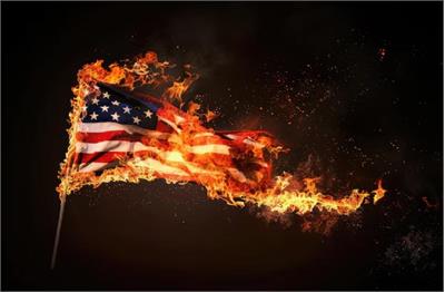 یک سال زندان برای آتش زدن پرچم آمریکا + ویدیو