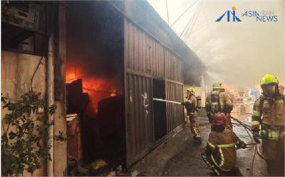 انفجار و آتش‌سوزی مهیب در انبار چوب با ۲ کشته افغان