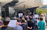 اعتراض و خشم: اتوبوس «بی ترمز»/خبرنگاران بیمه نبودند/نحوه نشستن «توهین آمیز» عیسی کلانتری!