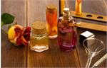 چگونه ماندگاری عطرهای ساخته‌شده با اسانس‌ها را بیشتر کنیم؟