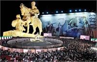 مجسمه میدان انقلاب زیر تیغ نقد؛ ایده‌ای تکراری با اجرایی ضعیف