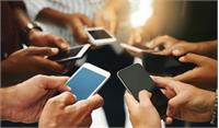 ​عصر سرهای خمیده؛ وقتی تلفن‌های هوشمند، روح انسان را به اسارت گرفتند