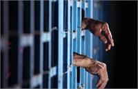 احتمال قطع انگشتان چهار جوان در زندان ارومیه