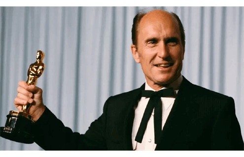 ستاره هالیوود و برنده اسکار پس از شش دهه فعالیت در منزلش در ویرجینیا آرام گرفت رابرت دووال، بازیگر ماندگار