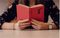 کتاب بخوانید تا آلزایمر نگیرید؛ فواید شگفت‌انگیز مطالعه برای مغز و روان
